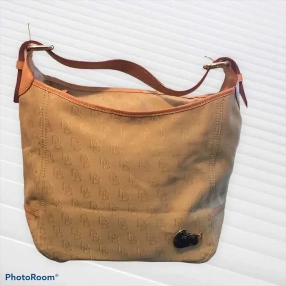 Vintage Y2K Dooney & Bourke tan and brown canvas signature hobo Shoulder Bag
